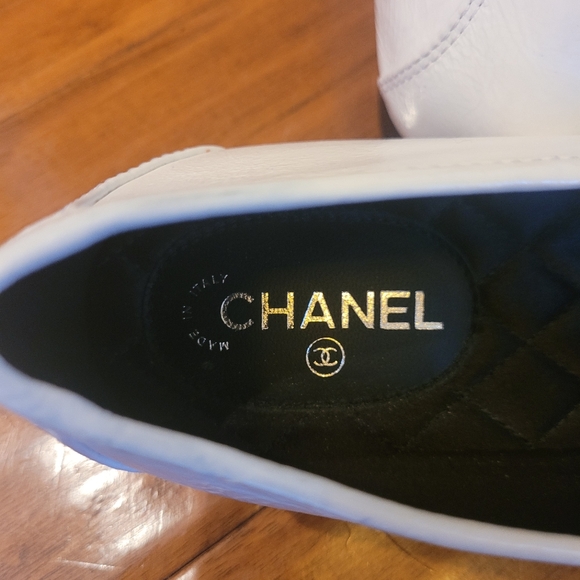 Authentic Chanel Moccasins Women's Loafers Size 38.5 White Leather - Picture 7 of 14